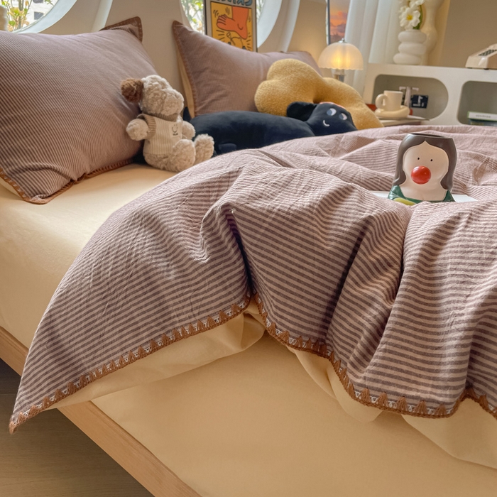 91家纺网 家纺一手货源 找家纺 雅居纺2025新款贝壳边色织水洗棉四件套 豆沙密条