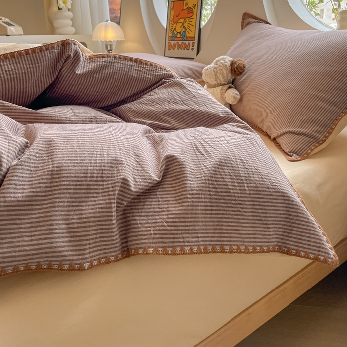 91家纺网 家纺一手货源 找家纺 雅居纺2025新款贝壳边色织水洗棉四件套 豆沙密条