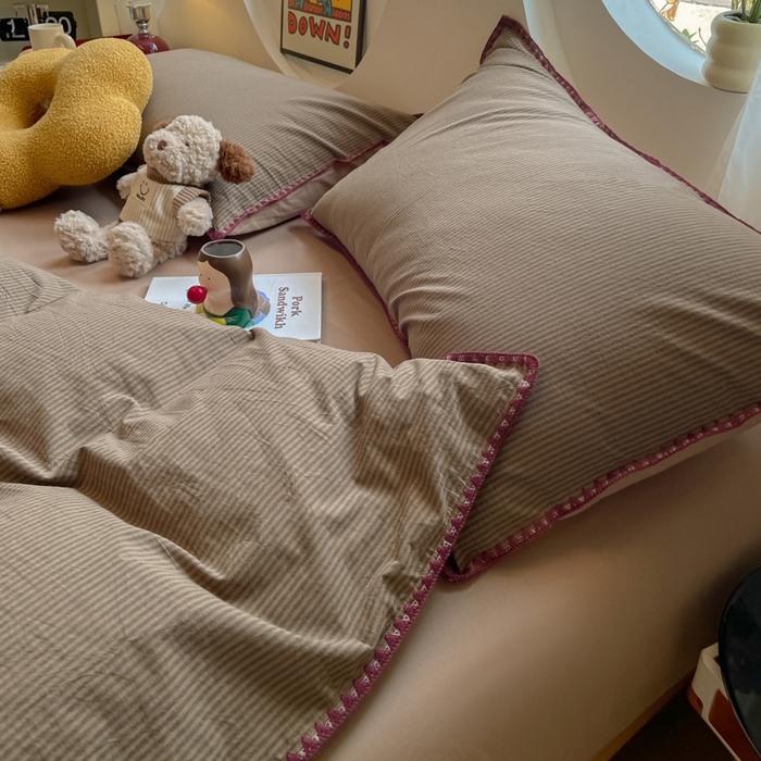 91家纺网 家纺一手货源 找家纺 雅居纺2025新款贝壳边色织水洗棉四件套 卡其密条