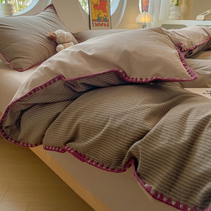 91家纺网 家纺一手货源 找家纺 雅居纺2025新款贝壳边色织水洗棉四件套 卡其密条