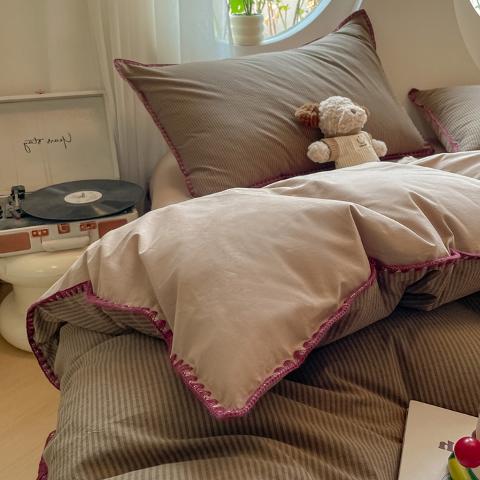 91家纺网 家纺一手货源 找家纺 雅居纺2025新款贝壳边色织水洗棉四件套 卡其密条