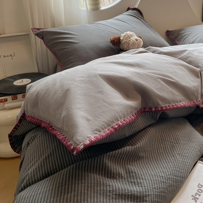 91家纺网 家纺一手货源 找家纺 雅居纺2025新款贝壳边色织水洗棉四件套 浅灰密条