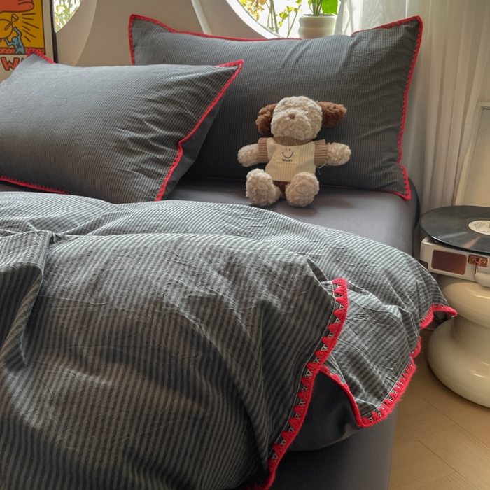 91家纺网 家纺一手货源 找家纺 雅居纺2025新款贝壳边色织水洗棉四件套 深灰密条