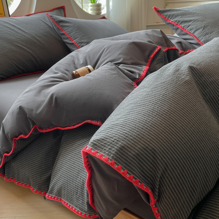 91家纺网 家纺一手货源 找家纺 雅居纺2025新款贝壳边色织水洗棉四件套 深灰密条