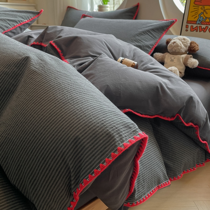 91家纺网 家纺一手货源 找家纺 雅居纺2025新款贝壳边色织水洗棉四件套 深灰密条