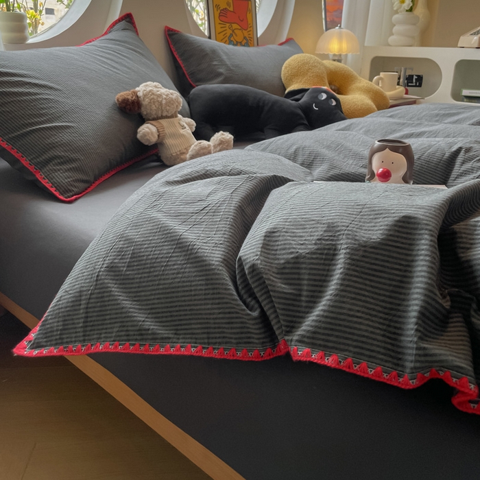 91家纺网 家纺一手货源 找家纺 雅居纺2025新款贝壳边色织水洗棉四件套 深灰密条