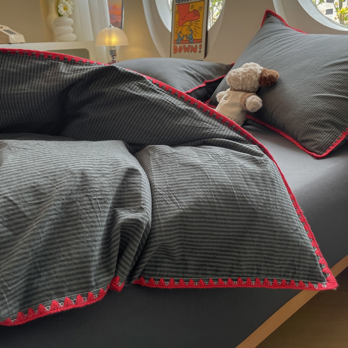 91家纺网 家纺一手货源 找家纺 雅居纺2025新款贝壳边色织水洗棉四件套 深灰密条