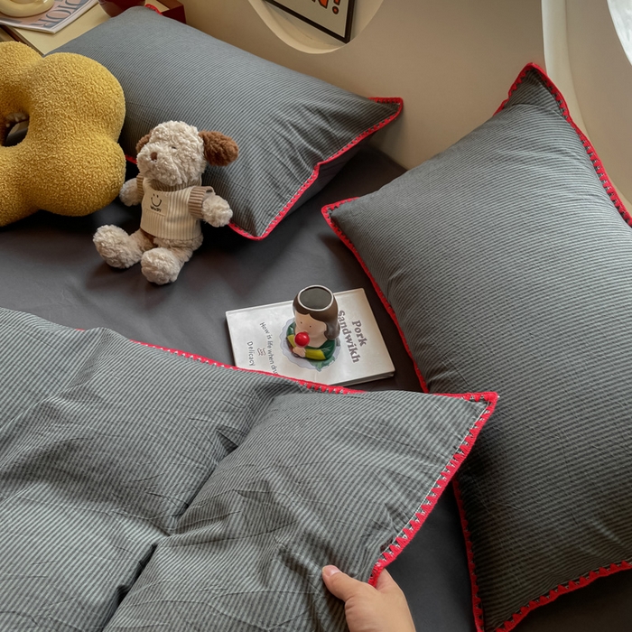 91家纺网 家纺一手货源 找家纺 雅居纺2025新款贝壳边色织水洗棉四件套 深灰密条