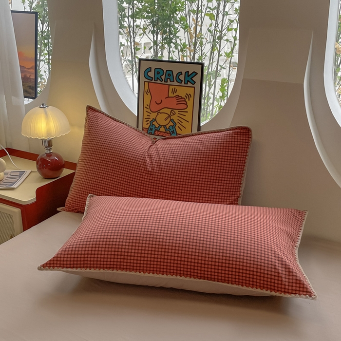 91家纺网 家纺一手货源 找家纺 雅居纺2025新款贝壳边色织水洗棉四件套 苏桃红格