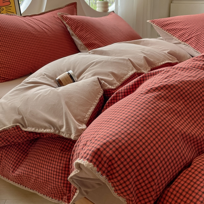 91家纺网 家纺一手货源 找家纺 雅居纺2025新款贝壳边色织水洗棉四件套 苏桃红格