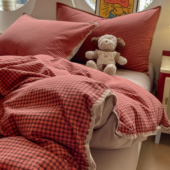 91家纺网 家纺一手货源 找家纺 雅居纺2025新款贝壳边色织水洗棉四件套 苏桃红格