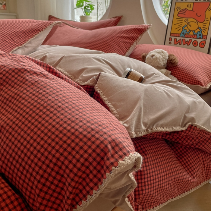 91家纺网 家纺一手货源 找家纺 雅居纺2025新款贝壳边色织水洗棉四件套 苏桃红格