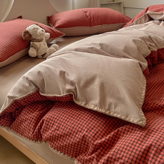 91家纺网 家纺一手货源 找家纺 雅居纺2025新款贝壳边色织水洗棉四件套 苏桃红格