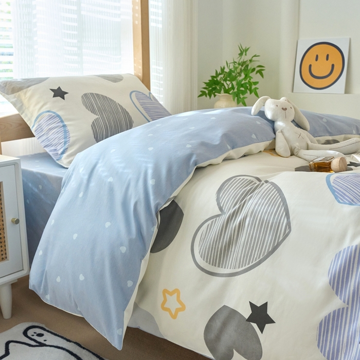 91家纺网 家纺一手货源 找家纺 珂博家纺 2025新款12868全棉纯棉小清新印花学生宿舍上下铺三件套 爱意满满