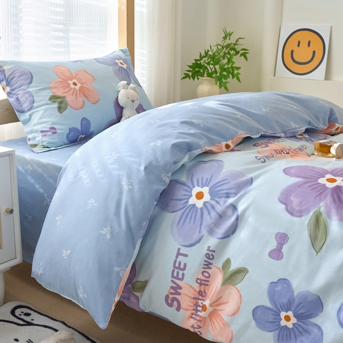 91家纺网 家纺一手货源 找家纺 珂博家纺 2025新款12868全棉纯棉小清新印花学生宿舍上下铺三件套 花间蜜语