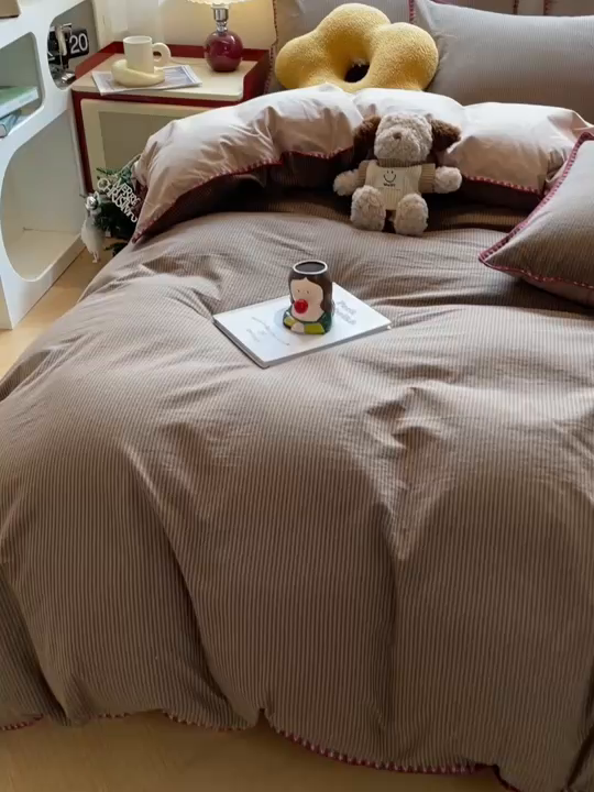 91家纺网 家纺一手货源 找家纺 雅居纺2025新款贝壳边色织水洗棉四件套 卡其密条