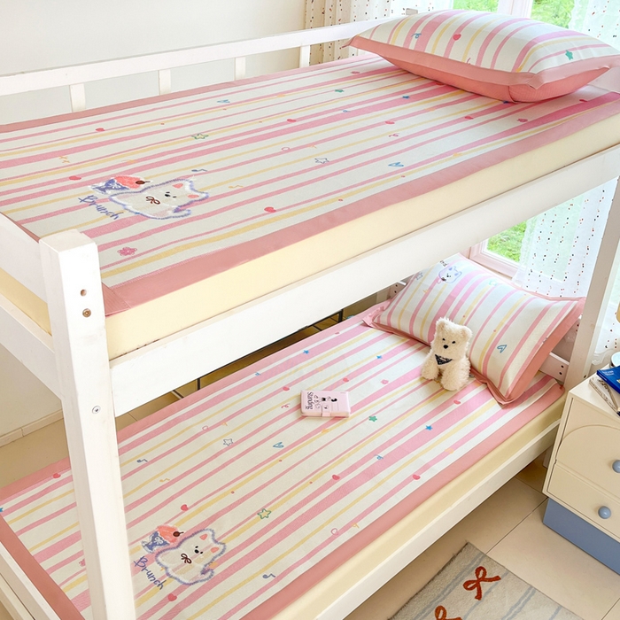 91家纺网 家纺一手货源 找家纺 雅居纺2025新款A类加厚三明治底绣花冰藤席  冰淇淋萌狗