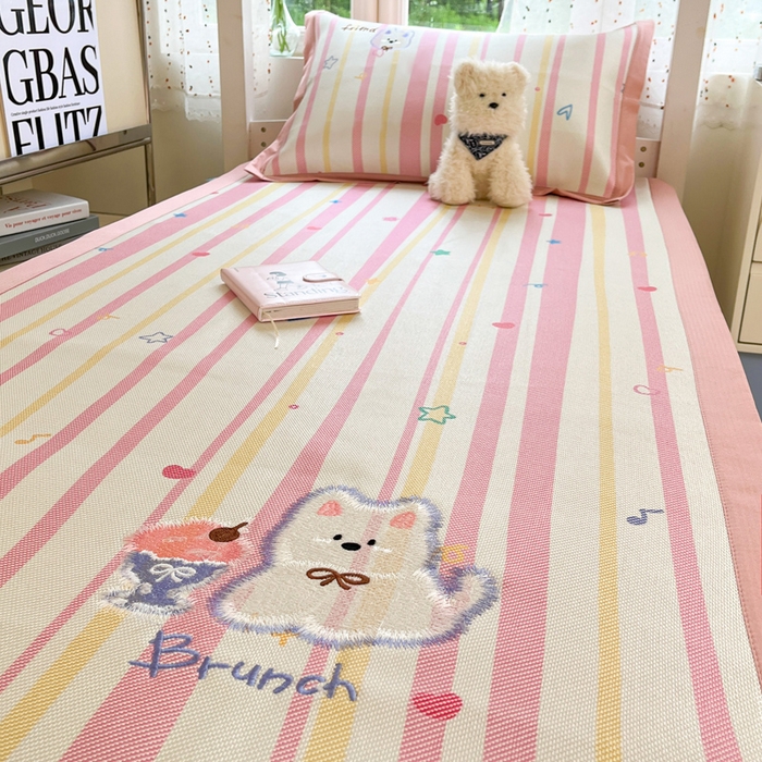 91家纺网 家纺一手货源 找家纺 雅居纺2025新款A类加厚三明治底绣花冰藤席  冰淇淋萌狗