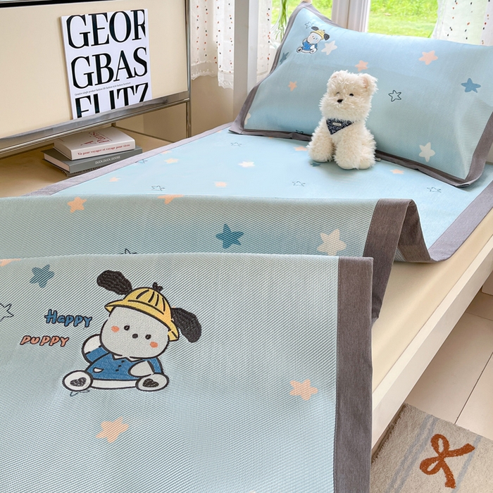 91家纺网 家纺一手货源 找家纺 雅居纺2025新款A类加厚三明治底绣花冰藤席  动感小狗