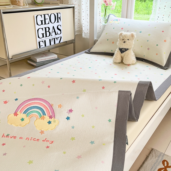 91家纺网 家纺一手货源 找家纺 雅居纺2025新款A类加厚三明治底绣花冰藤席  七彩虹