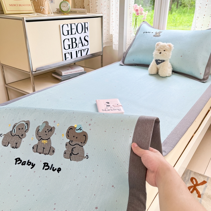 91家纺网 家纺一手货源 找家纺 雅居纺2025新款A类加厚三明治底绣花冰藤席  小象家族