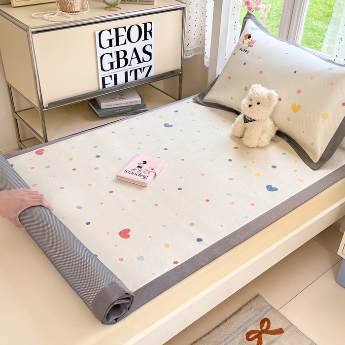 91家纺网 家纺一手货源 找家纺 雅居纺2025新款A类加厚三明治底绣花冰藤席  星星腊肠狗