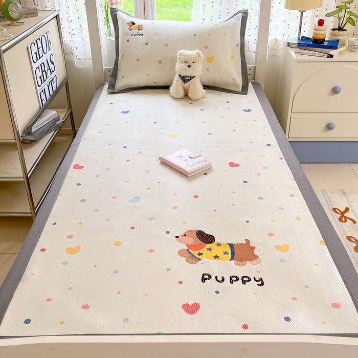 91家纺网 家纺一手货源 找家纺 雅居纺2025新款A类加厚三明治底绣花冰藤席  星星腊肠狗