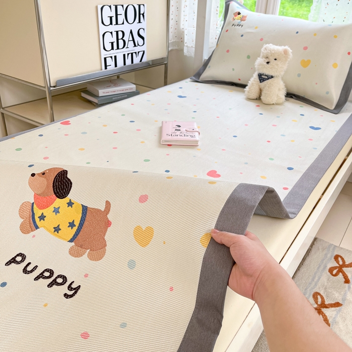 91家纺网 家纺一手货源 找家纺 雅居纺2025新款A类加厚三明治底绣花冰藤席  星星腊肠狗