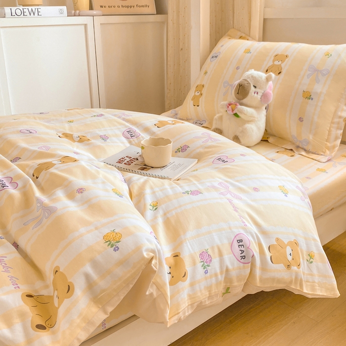 91家纺网 家纺一手货源 找家纺 朵安2025新款全棉印花学生三件套 奶油小熊