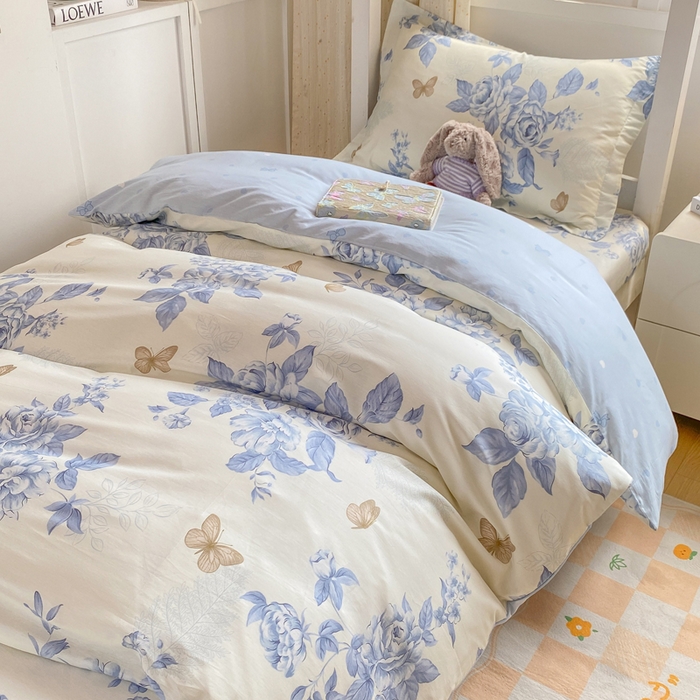 91家纺网 家纺一手货源 找家纺 朵安2025新款全棉印花学生三件套 青花舞梦