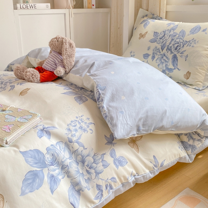 91家纺网 家纺一手货源 找家纺 朵安2025新款全棉印花学生三件套 青花舞梦