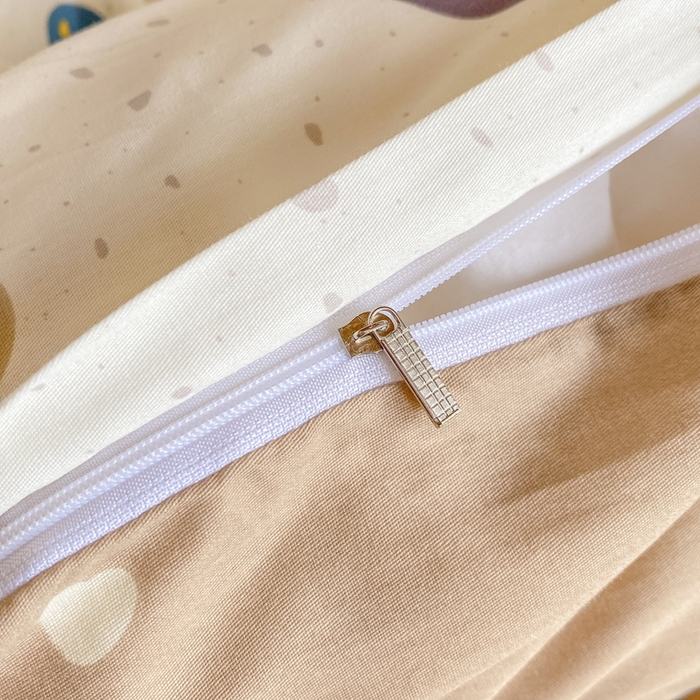 91家纺网 家纺一手货源 找家纺 朵安2025新款全棉印花学生三件套 小熊家园