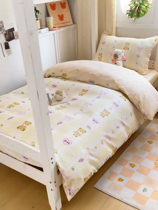 91家纺网 家纺一手货源 找家纺 朵安2025新款全棉印花学生三件套 奶油小熊