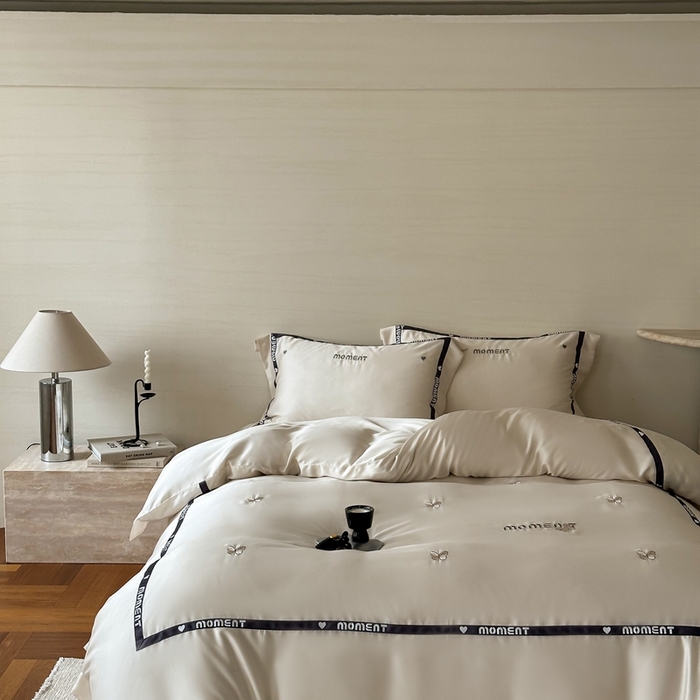 91家纺网 家纺一手货源 找家纺 咏绒家纺2025新款60S奥地利兰精天丝绣花黑边款四件套-蓓莉 蓓莉-白