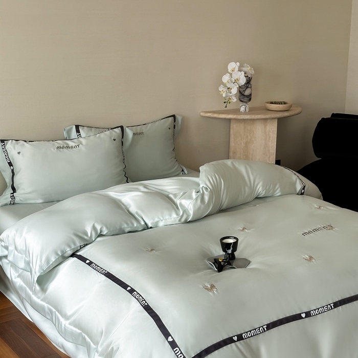 91家纺网 家纺一手货源 找家纺 （总）咏绒家纺2025新款60S奥地利兰精天丝绣花黑边款四件套-蓓莉