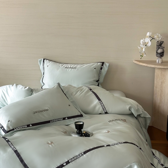 91家纺网 家纺一手货源 找家纺 （总）咏绒家纺2025新款60S奥地利兰精天丝绣花黑边款四件套-蓓莉