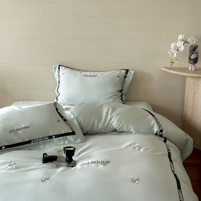 91家纺网 家纺一手货源 找家纺 （总）咏绒家纺2025新款60S奥地利兰精天丝绣花黑边款四件套-蓓莉