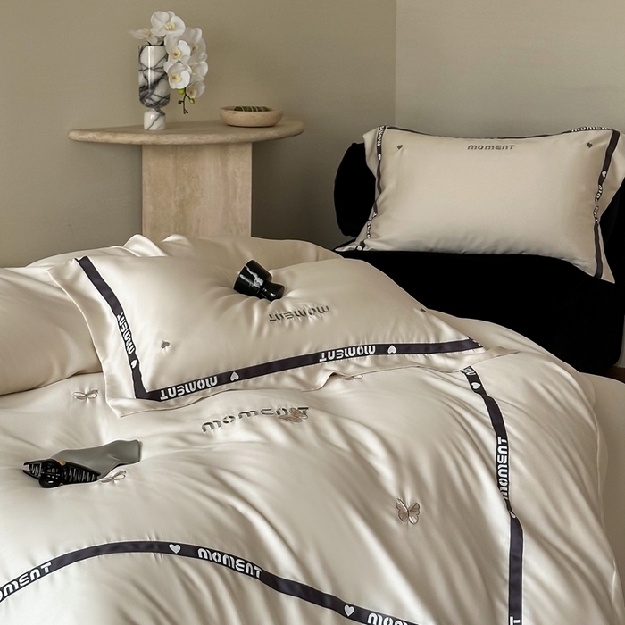 91家纺网 家纺一手货源 找家纺 咏绒家纺2025新款60S奥地利兰精天丝绣花黑边款四件套-蓓莉 蓓莉-白