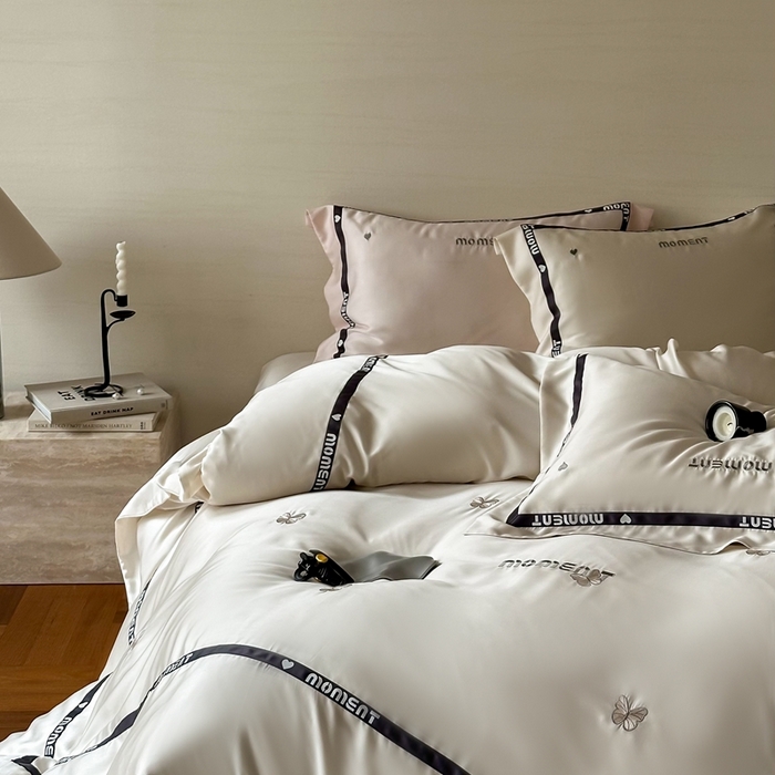 91家纺网 家纺一手货源 找家纺 咏绒家纺2025新款60S奥地利兰精天丝绣花黑边款四件套-蓓莉 蓓莉-白