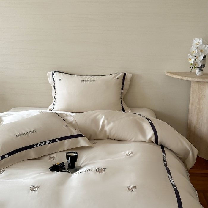 91家纺网 家纺一手货源 找家纺 咏绒家纺2025新款60S奥地利兰精天丝绣花黑边款四件套-蓓莉 蓓莉-白