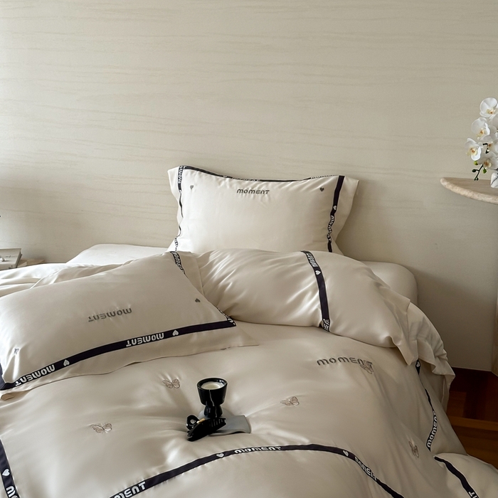 91家纺网 家纺一手货源 找家纺 咏绒家纺2025新款60S奥地利兰精天丝绣花黑边款四件套-蓓莉 蓓莉-白