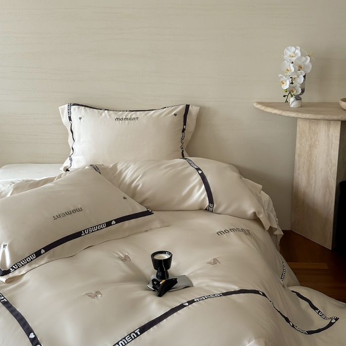 91家纺网 家纺一手货源 找家纺 咏绒家纺2025新款60S奥地利兰精天丝绣花黑边款四件套-蓓莉 蓓莉-白