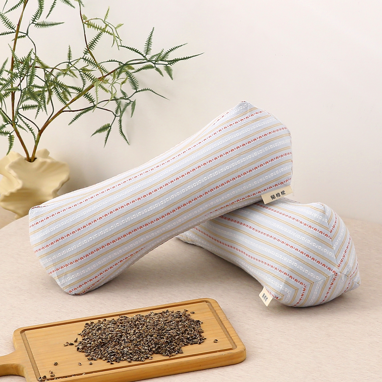 91家纺网 家纺一手货源 找家纺 珍贝2025新款3D条纹菱形荞麦枕 一只15*45三角条纹荞麦枕-灰色