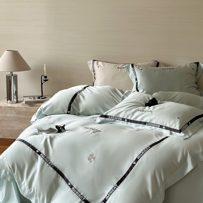 91家纺网 家纺一手货源 找家纺 咏绒家纺2025新款60S奥地利兰精天丝绣花黑边款四件套-蓓莉 蓓莉-蓝