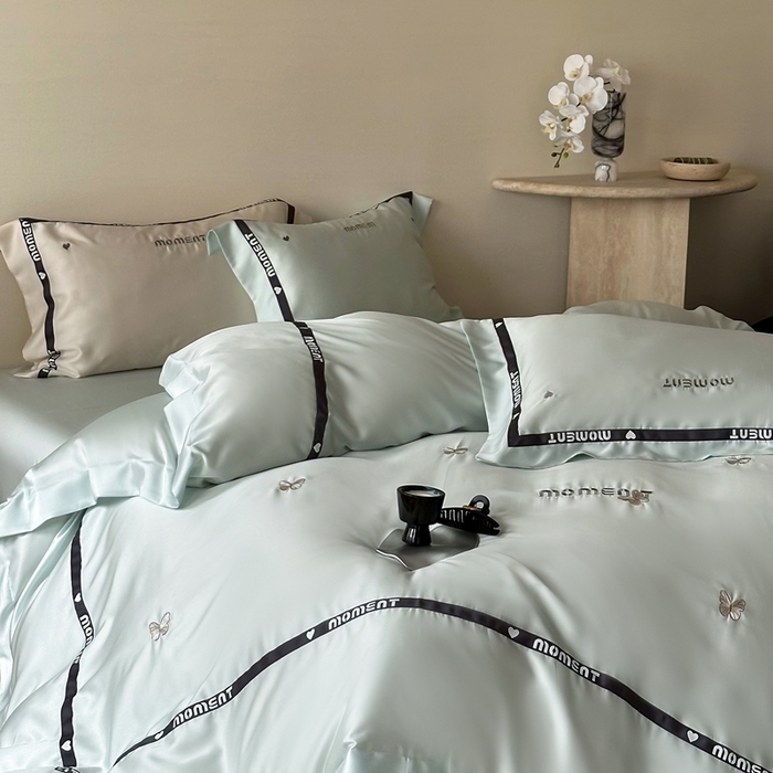 91家纺网 家纺一手货源 找家纺 咏绒家纺2025新款60S奥地利兰精天丝绣花黑边款四件套-蓓莉 蓓莉-蓝