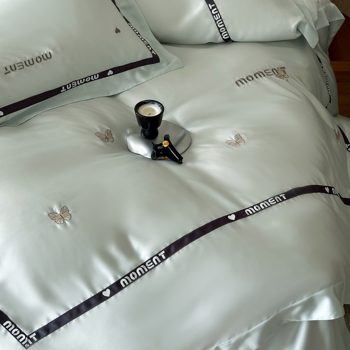 91家纺网 家纺一手货源 找家纺 咏绒家纺2025新款60S奥地利兰精天丝绣花黑边款四件套-蓓莉 蓓莉-蓝