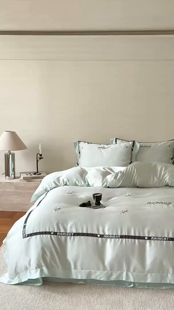 91家纺网 家纺一手货源 找家纺 咏绒家纺2025新款60S奥地利兰精天丝绣花黑边款四件套-蓓莉 蓓莉-蓝