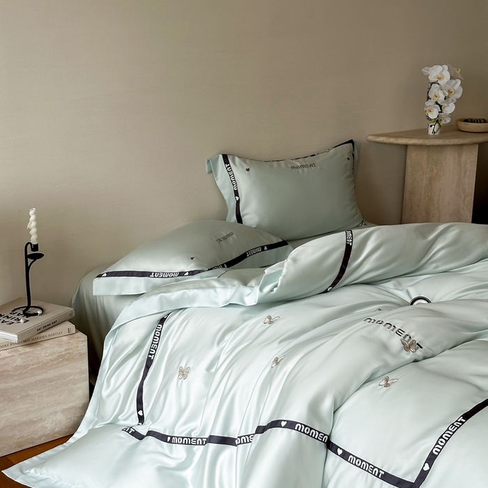 91家纺网 家纺一手货源 找家纺 咏绒家纺2025新款60S奥地利兰精天丝绣花黑边款四件套-蓓莉 蓓莉-蓝