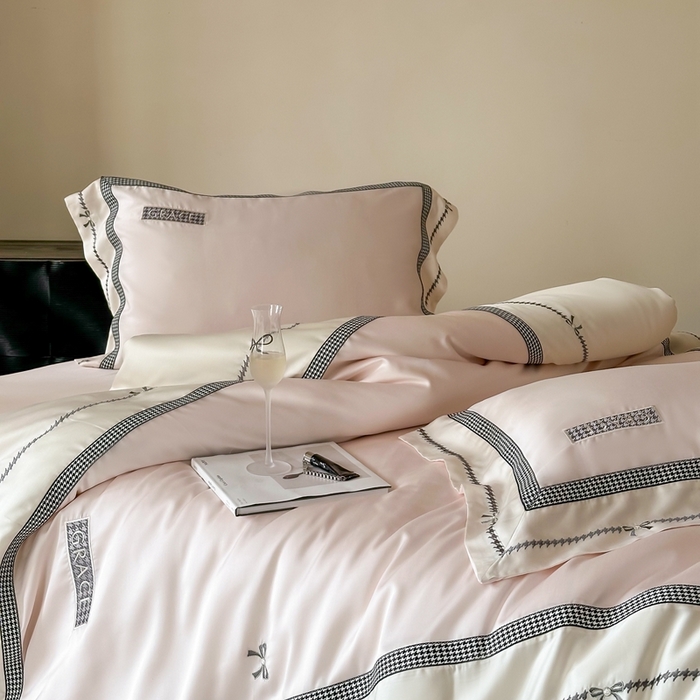 91家纺网 家纺一手货源 找家纺 咏绒家纺2025新款60S奥地利兰精天丝绣花四件套千鸟格-克洛伊 克洛伊-粉