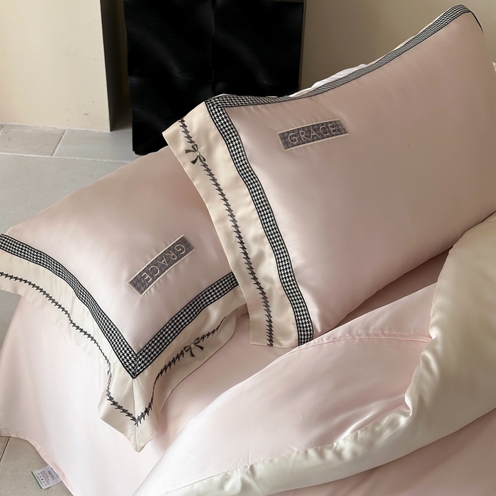 91家纺网 家纺一手货源 找家纺 咏绒家纺2025新款60S奥地利兰精天丝绣花四件套千鸟格-克洛伊 克洛伊-粉